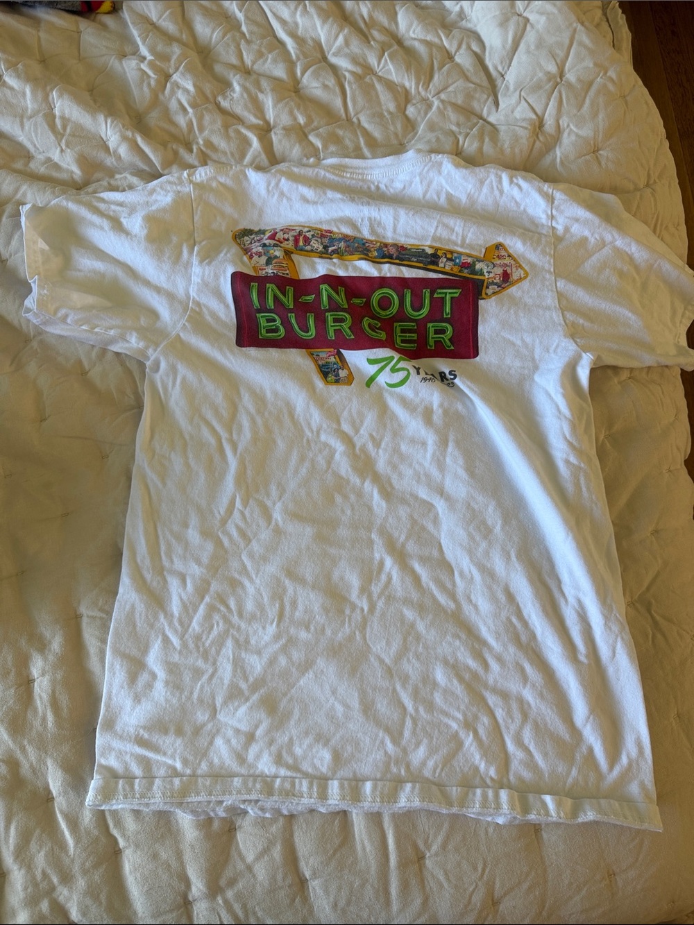 In and Out -White Short-Sleeve Graphic Tee